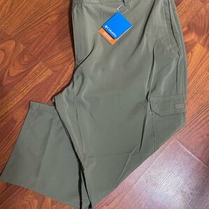 Columbia Women’s Capri Olive Cargo Pants